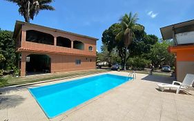 CASA inteira entre Guaratiba e Campo Grande, Rio de Janeiro, RJ - a 40 min da praia, próximo ao Estádio Miecimo da Silva e Park Shopping-Ideal para descanso, encontros, festa e lazer-3000 m2